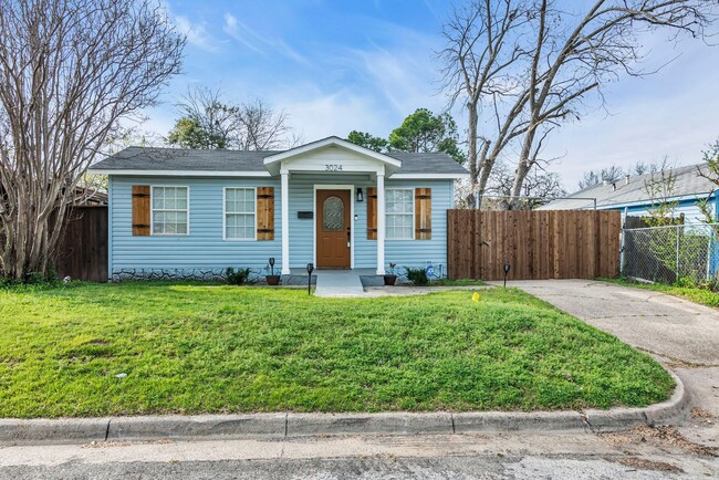 Large yard with storage - Large yard with storage House