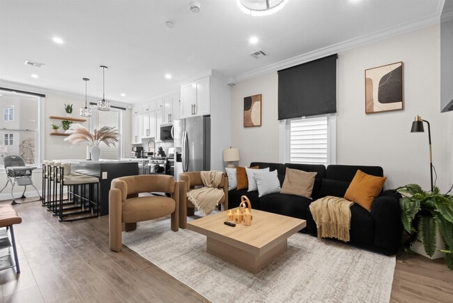 Building Photo - 3316 Summit Ave