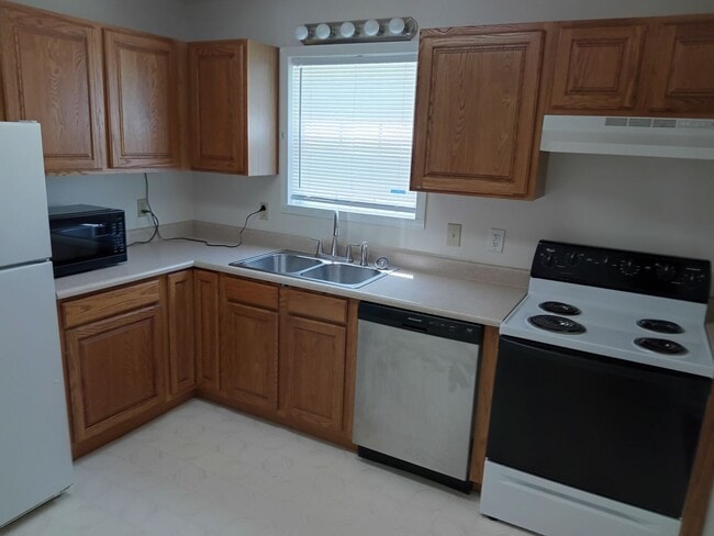 Photo - 2 Bedroom / 2 Bath Duplex Gray, TN 37615