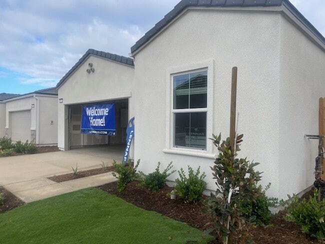 Spacious 3BR/2BA Home with Great Amenities in Madera! - Spacious 3BR/2BA Home with Great Amenities in Madera!