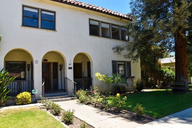 Building Photo - ~ Old Towne Orange Living 2 Story  5 Bedrooms 2 Bath