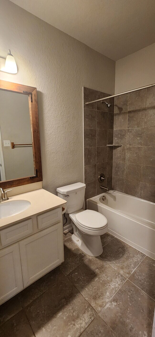 Photo - 5022 Brewcastle Ln