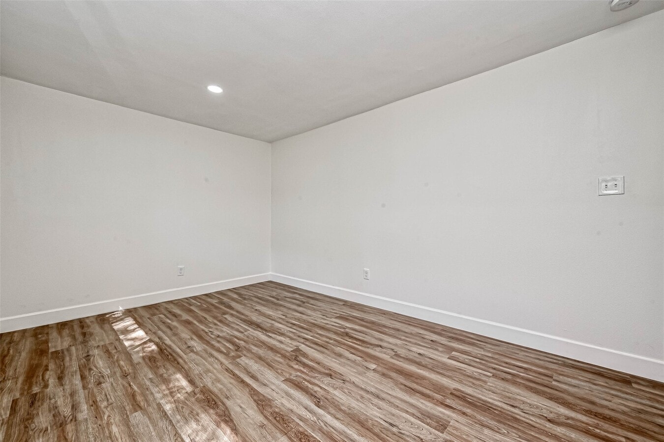 Photo - 5609 Denmark St