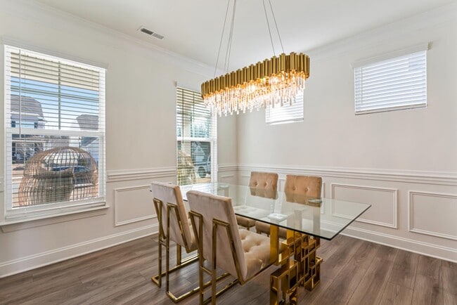 Photo - 116 Farrier Ln