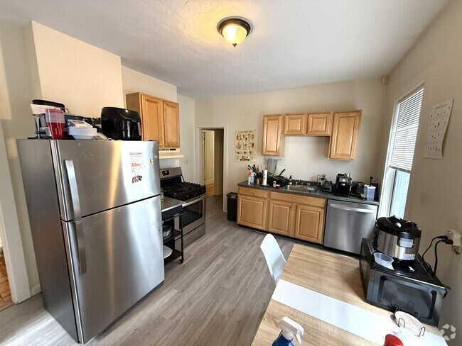 Building Photo - 61 Webster Ave Unit 1r Rental