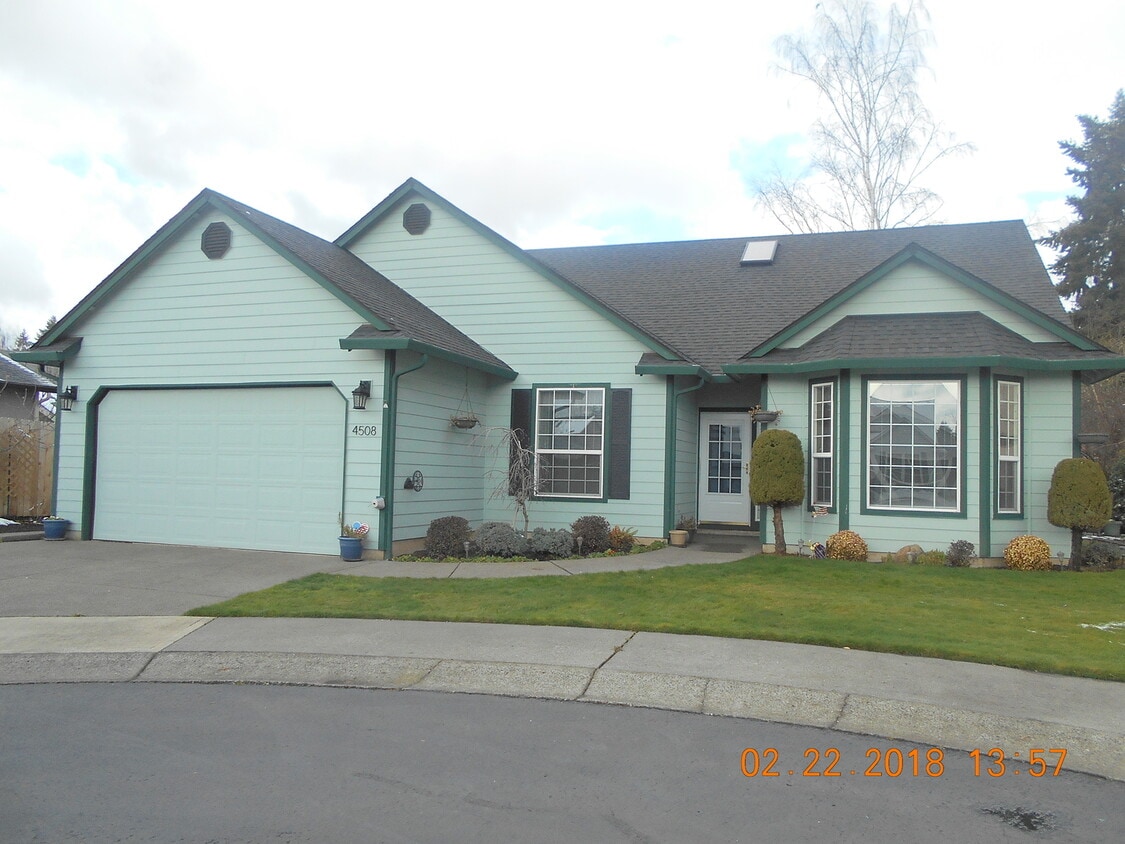 3 Bedroom Home in Sherwood Neighborhood - 3 Bedroom Home in Sherwood Neighborhood