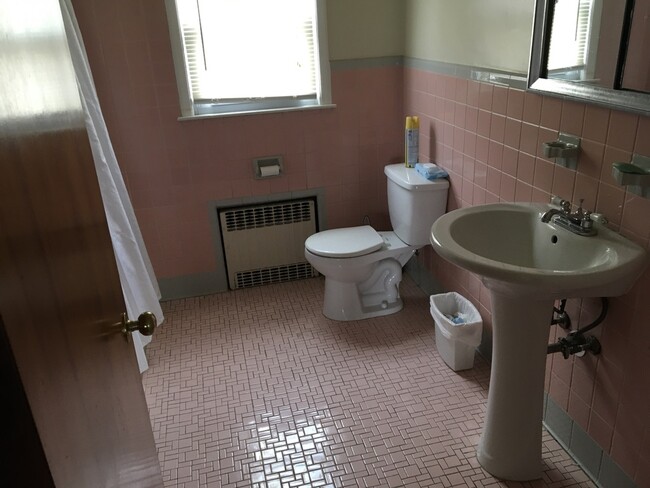 Building Photo - 207 Garfield Ave Unit 207 Garfield Ave. Bpt CT. Rental