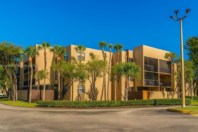 Building Photo - 10865 SW 112th Ave Unit 107