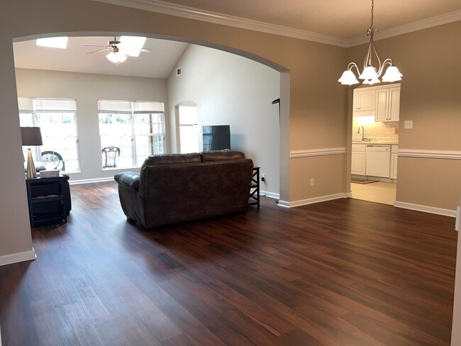 Photo - 679 Kensington Ct SE