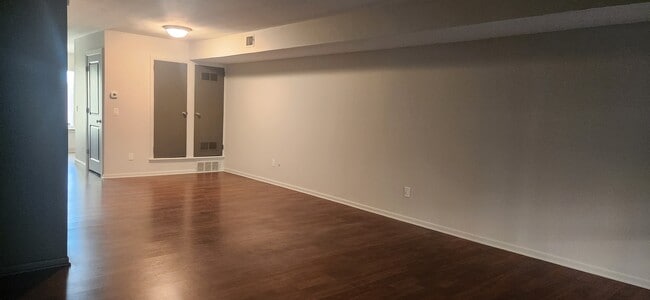 Building Photo - 721 N Capitol Ave Unit #4