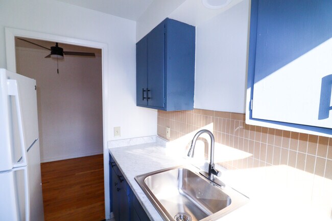 Photo - 1954 Rockland Ave Unit 4