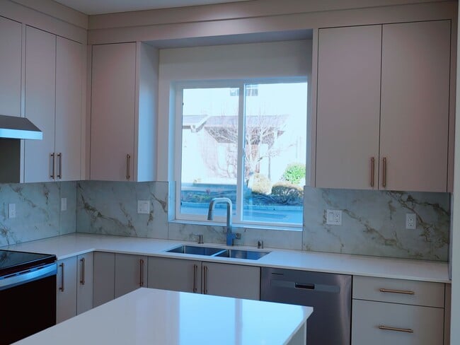 Photo - 2155 Siddle Loop Unit 103