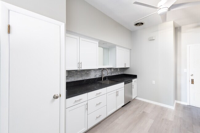 Photo - 2266 S Kinnickinnic Ave Unit 2