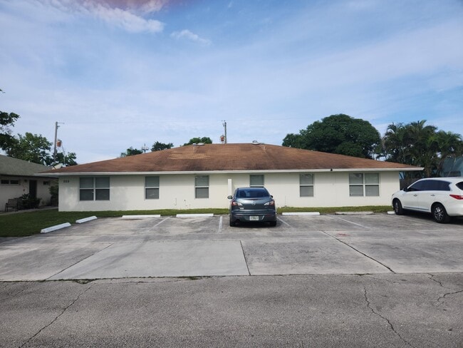 Building Photo - 525 Putnam Rd Unit 1 Rental