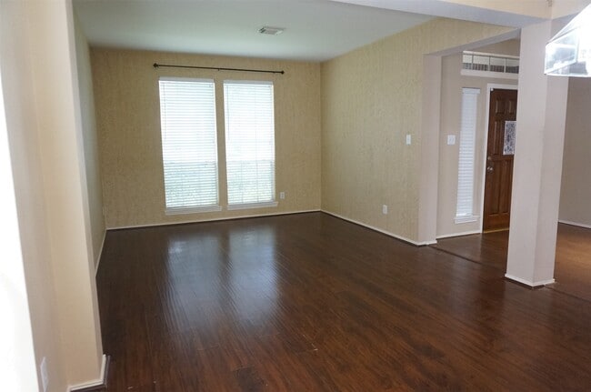 Photo - 2114 Madewood Dr