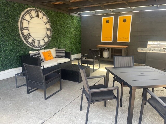 Photo - 9850 Springfield St