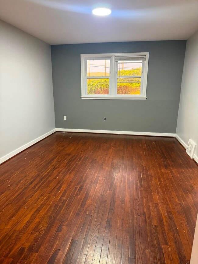 Photo - 3 Bedroom 1 Bathroom Rental