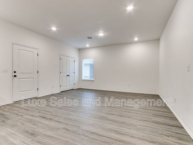 Photo - 8024 NW 110th Dr