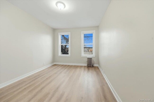 Building Photo - 943 E 232nd St