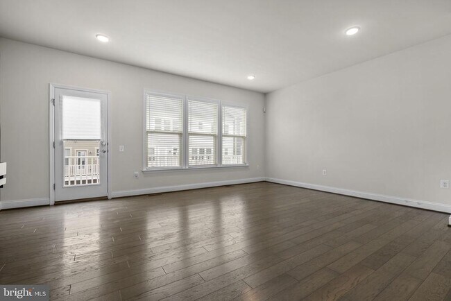 Photo - 17357 Redshank Rd