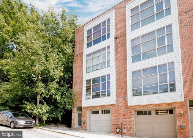 Photo - 4513 Silverwood St