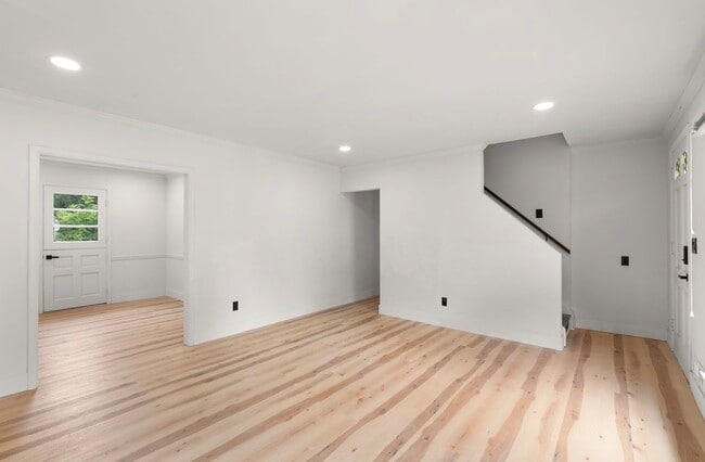 Photo - 577 Brook Rd