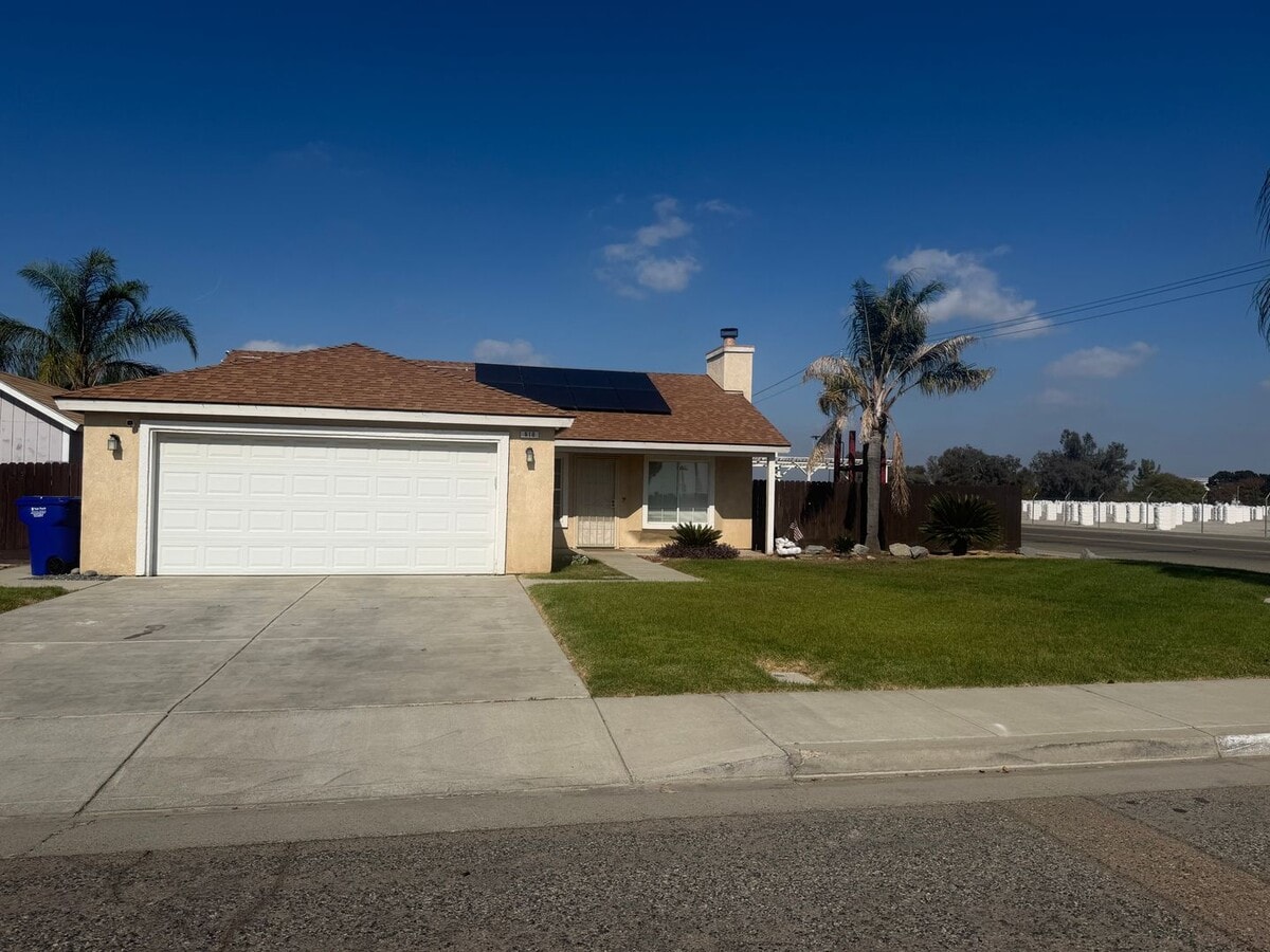 Photo - Charming 3 bedroom 2 bathroom home located...