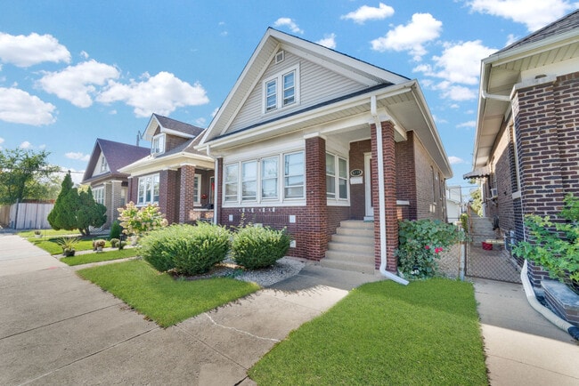 Building Photo - 6238 S Massasoit Ave