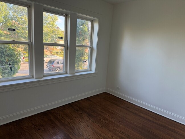 Photo - 4555 W Wellington Ave Unidad 1