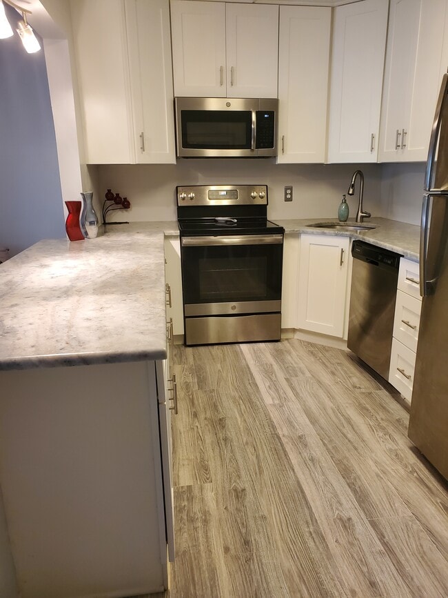 New Granite Kitchen - 3652 Alder Dr Unit B1