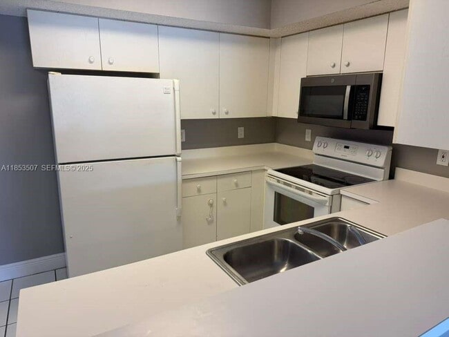 Building Photo - 1247 SW 46th Ave