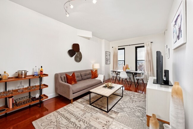 Área de sala y comedor (preparada virtualmente) - Park Place at Petworth