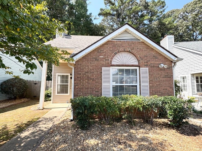 Building Photo - Charming 2 Bed/2 Bath Home in Woodstock – ...