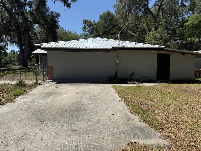 Photo - 407 SW 1st St