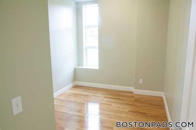 Photo - 409 Dudley St Unit 3