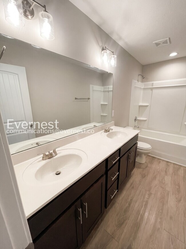 Photo - 1000 Henry Pl Blvd