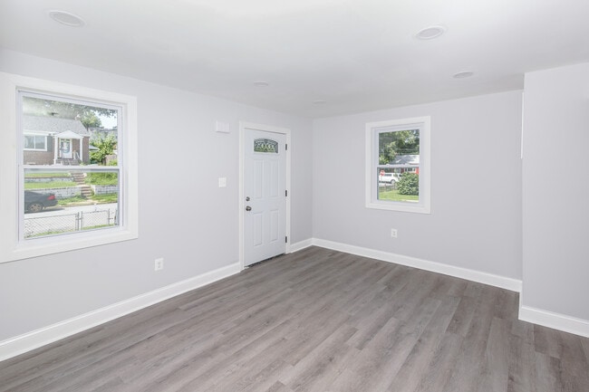 Photo - 9749 52nd Ave