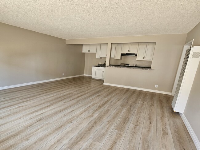 Photo - 8936 Cedros Ave