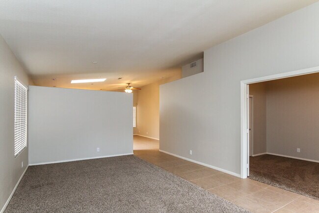 Photo - 932 Clubview Dr