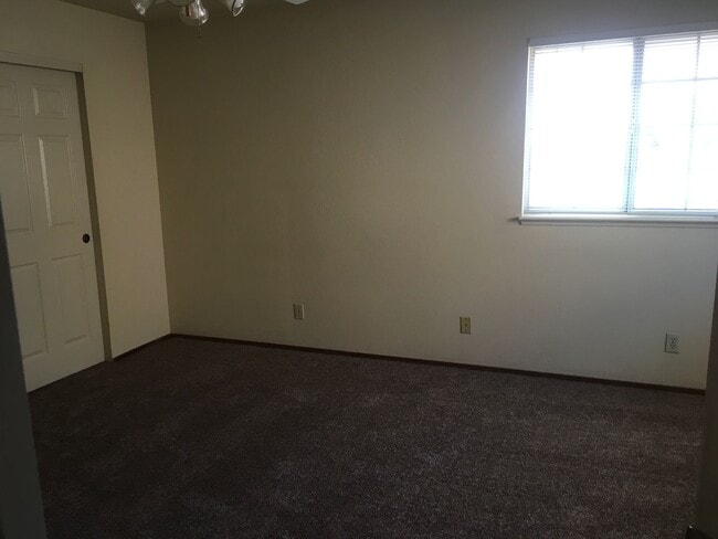 Building Photo - 4200 Stonewalk Ct Unit D