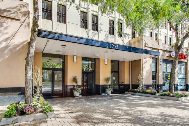 Photo - 1255 S State St