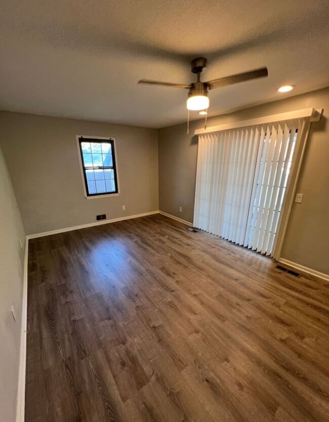 Photo - Charming 2-Bedroom Apartment with Stylish ...