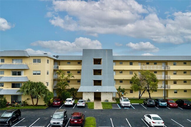 Building Photo - 7410 SW 82nd St Unit K309 Rental