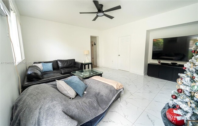 Photo - 919 SW 25th Ave