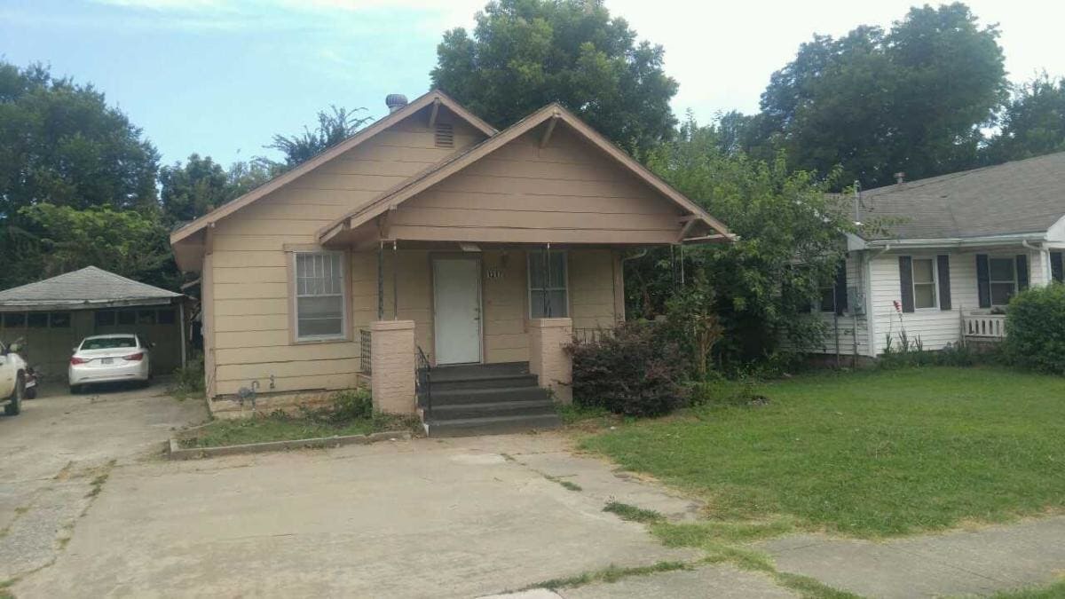 Photo - 1217 E Main St House