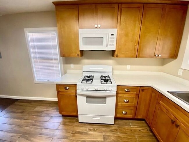 Photo - Beautifully Updated 2 Bed 1 Bath unit in R...