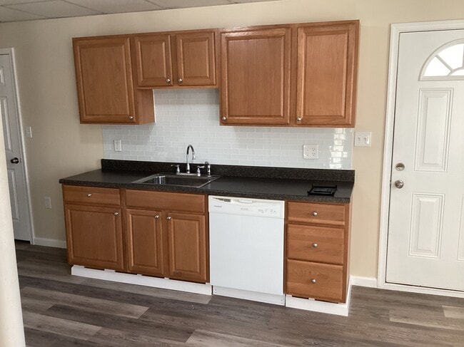 Photo - 633 Main St Unit 3
