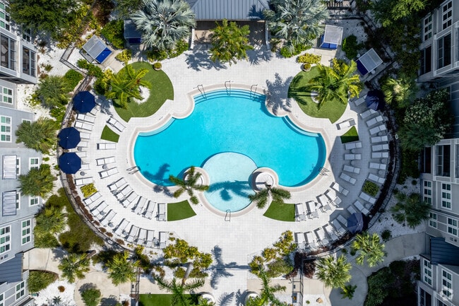 Building Photo - Venue Live Oak