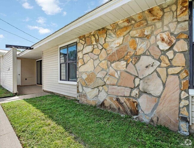 Building Photo - 6366 W Fairfield Dr Rental