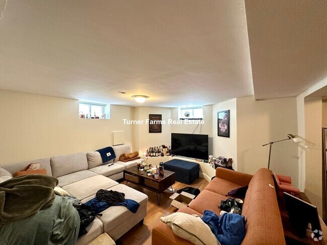 Building Photo - 10 Marney St Unit 1 Rental